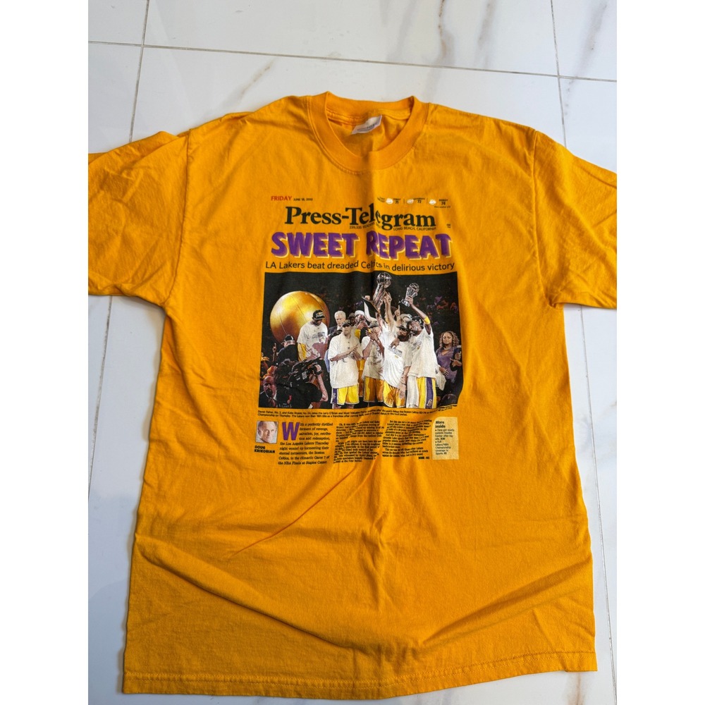 Vintage LA Lakers 2002 NBA Champions‎ Sweet Repeat Press-Telegram T-Shirt Gold - Picture 2 of 7
